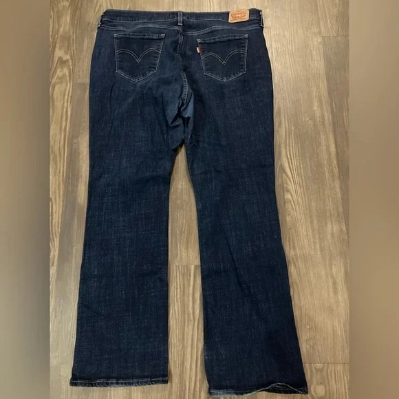 Levi’s Women’s Classic Bootcut Darkwash Jeans 20W 30 in inseam - Picture 2 of 4